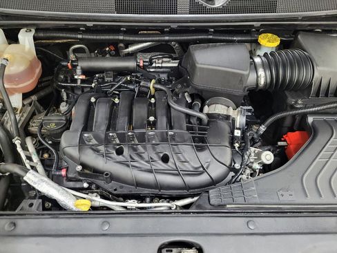 Used 2018 Chrysler Pacifica Limited image 30