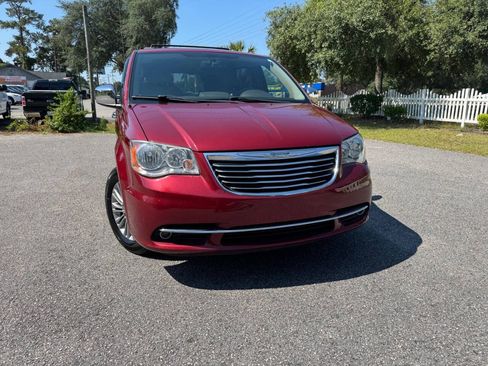 Used 2013 Chrysler Town & Country Touring-L w/ Entertainment Group #2 FWD image 38