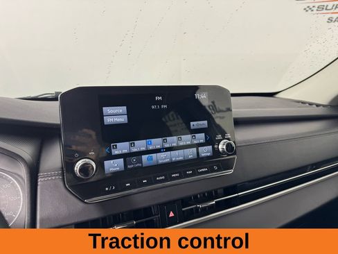 Used 2024 Mitsubishi Outlander SE image 16