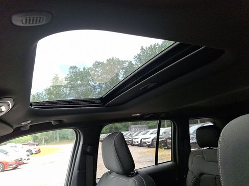 New 2025 Jeep Grand Cherokee Laredo X w/ Luxury Tech Group I image 8