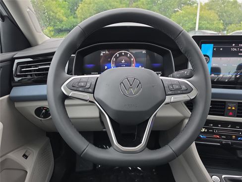 New 2026 Volkswagen Jetta SE FWD image 12