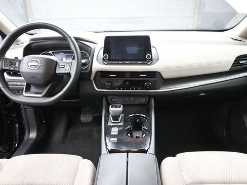 Used 2025 Nissan Rogue SV image 27