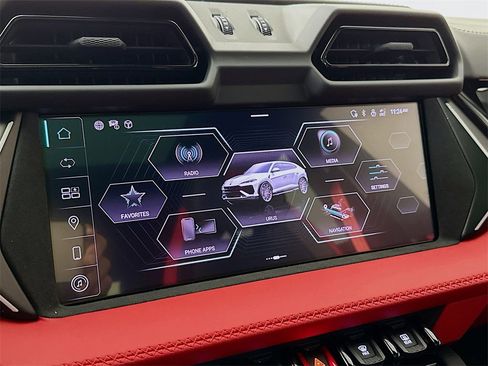 Used 2025 Lamborghini Urus SE image 15