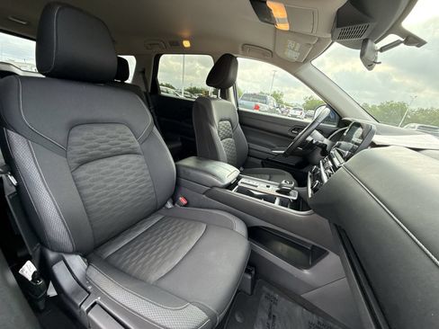 Used 2025 Nissan Pathfinder SV FWD image 26