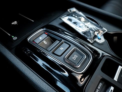 Used 2025 Honda Pilot TrailSport image 25