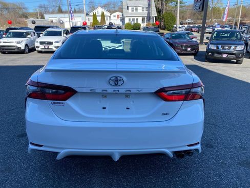 Used 2023 Toyota Camry SE image 4