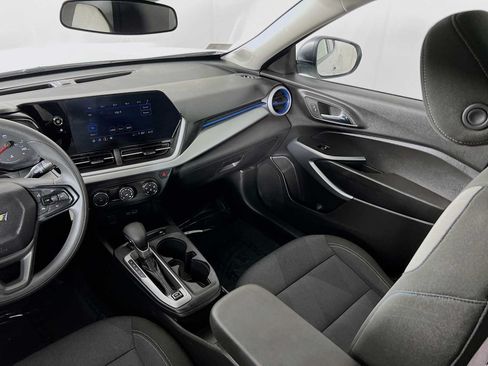 Used 2025 Chevrolet Trax LS FWD image 22
