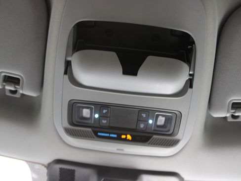 Used 2023 Ford F150 XLT image 28