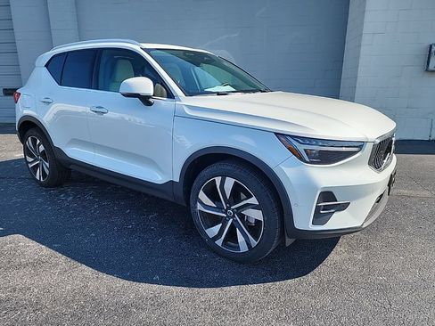 Certified 2024 Volvo XC40 B5 Ultimate w/ Protection Package Premier AWD/4WD image 1