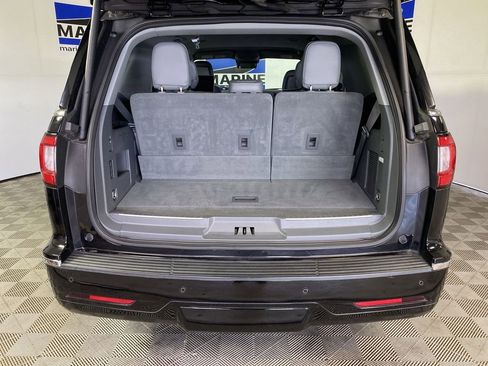 Used 2018 Lincoln Navigator Select AWD/4WD image 32
