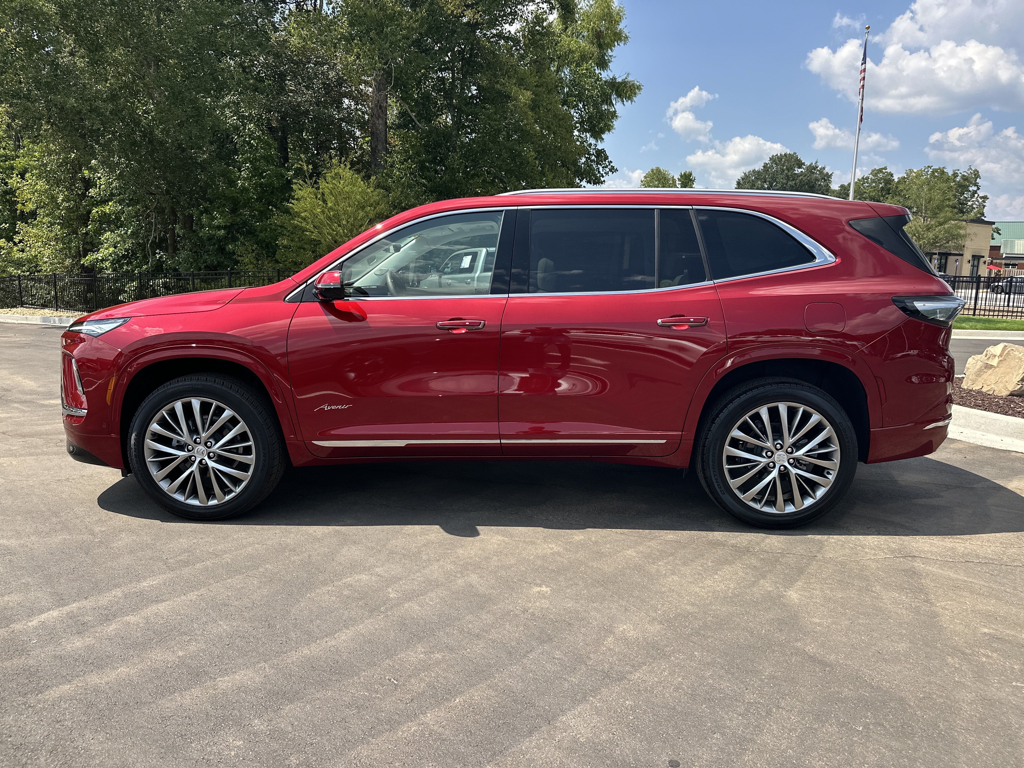 Used 2026 Buick Enclave Avenir w/ Super Cruise Package FWD image 7