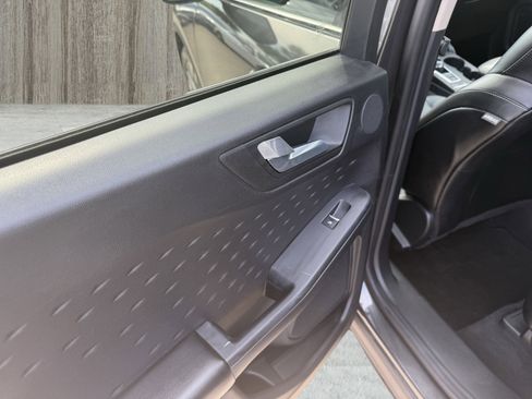 Used 2020 Ford Escape Titanium image 34