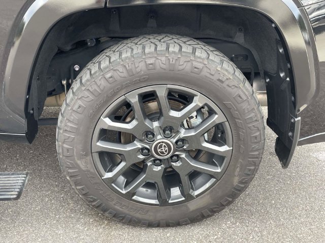Used 2024 Toyota Sequoia Platinum AWD/4WD image 2