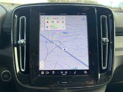 Used 2025 Volvo XC40 B5 Plus image 24