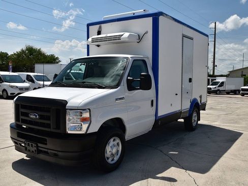 Used 2023 Ford E-350 and Econoline 350 Super Duty w/ Power Windows & Locks Group RWD image 3