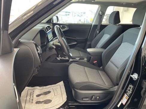 Used 2022 Kia Soul EX image 8