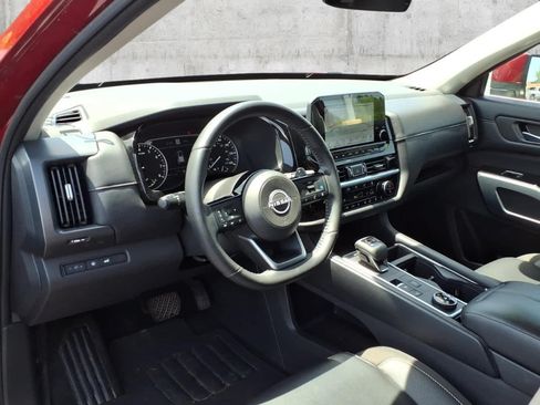 Used 2025 Nissan Pathfinder SL AWD/4WD image 5