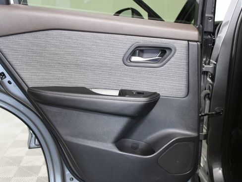Used 2023 Nissan Rogue SV FWD image 21