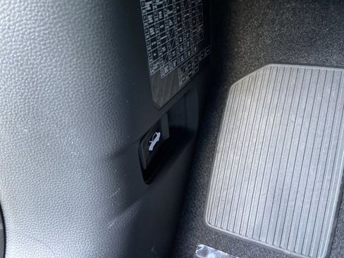 Used 2025 Honda Pilot EX-L image 42