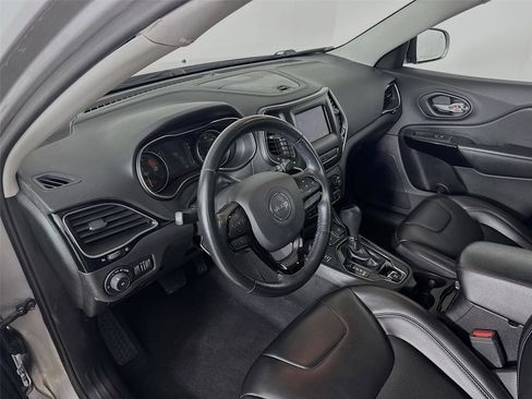 Used 2020 Jeep Cherokee Altitude image 9