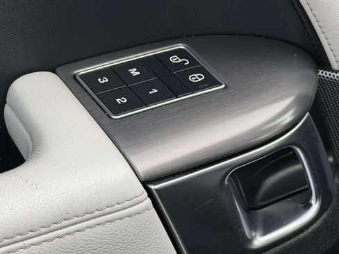 Used 2016 Land Rover Range Rover Sport SE image 18