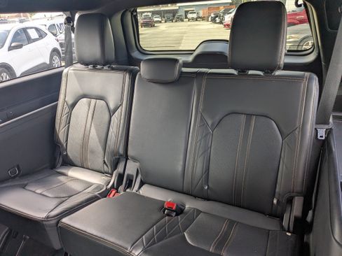 Used 2022 Ford Expedition Max Platinum AWD/4WD image 15
