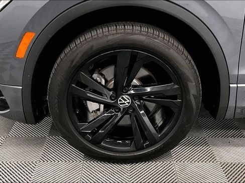 Used 2023 Volkswagen Tiguan SE R-Line FWD image 10