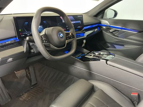 Certified 2025 BMW i5 eDrive40i image 21