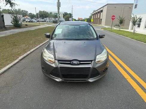 Used 2014 Ford Focus SE FWD image 2