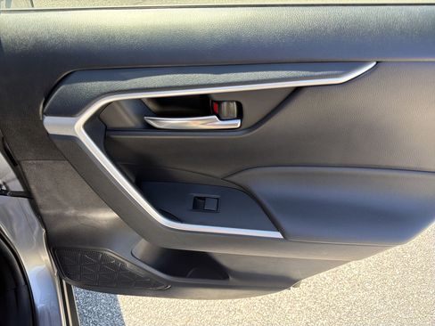 Certified 2021 Toyota RAV4 XLE w/ Convenience Package FWD image 27