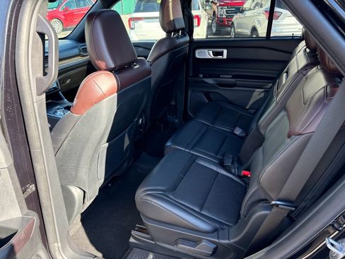 Used 2020 Ford Explorer Platinum w/ Premium Technology Package image 12