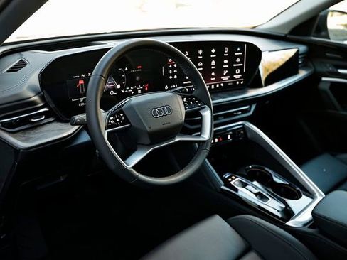 New 2025 Audi Q5 2.0T Premium Plus image 18