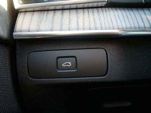 Certified 2023 Volvo XC90 B6 Ultimate w/ Lounge Package image 26