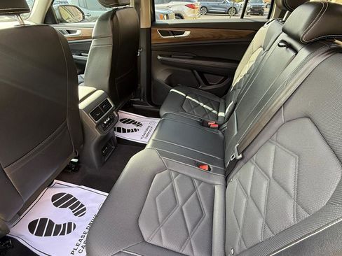 Used 2024 Volkswagen Atlas SE image 19