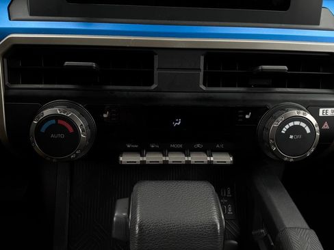 Used 2025 Toyota Tacoma TRD Off-Road image 26