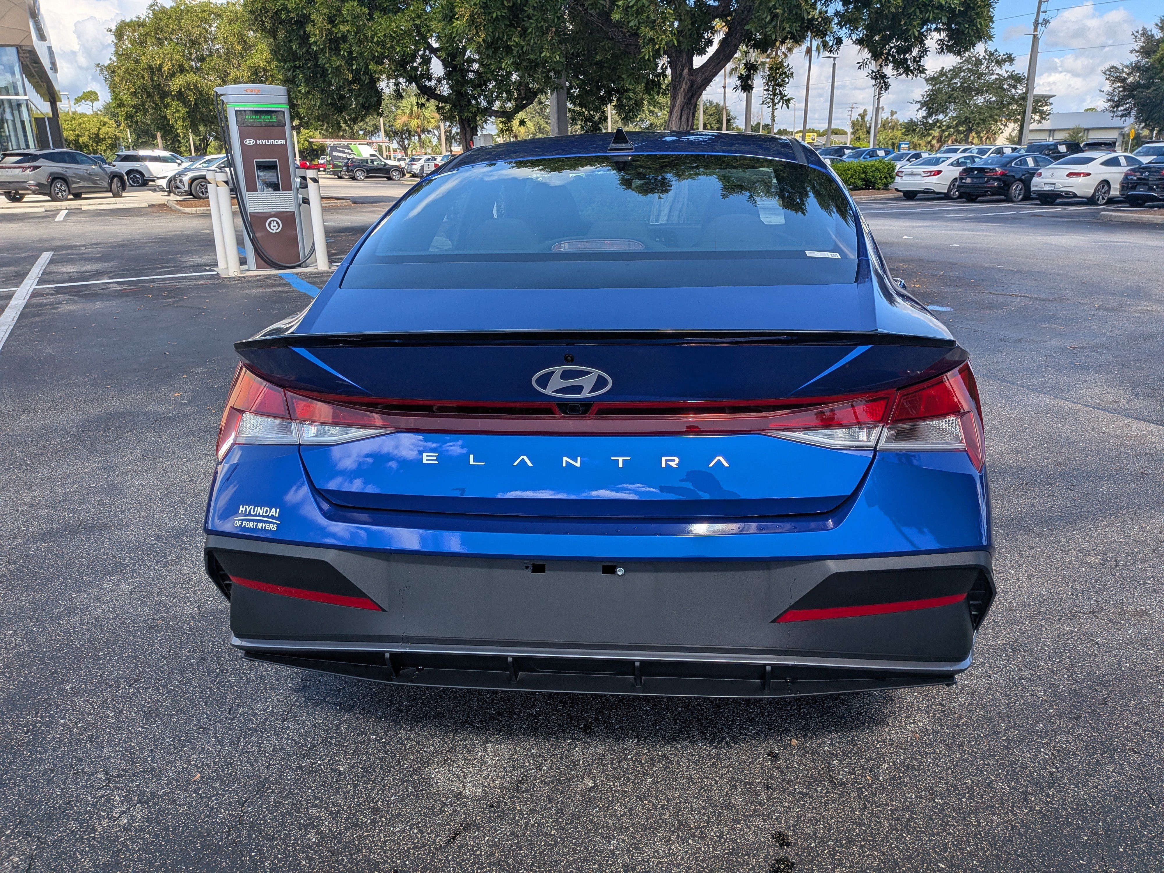 Used 2025 Hyundai Elantra Sport FWD image 5