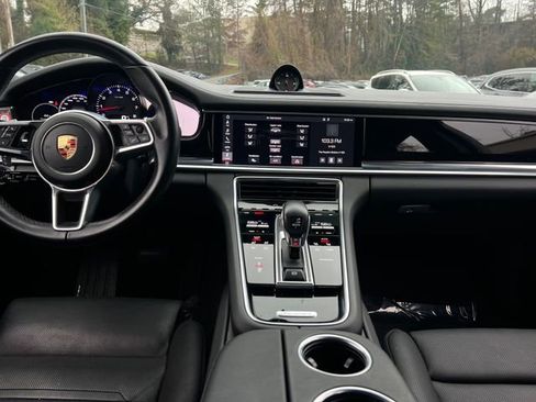 Used 2019 Porsche Panamera image 16