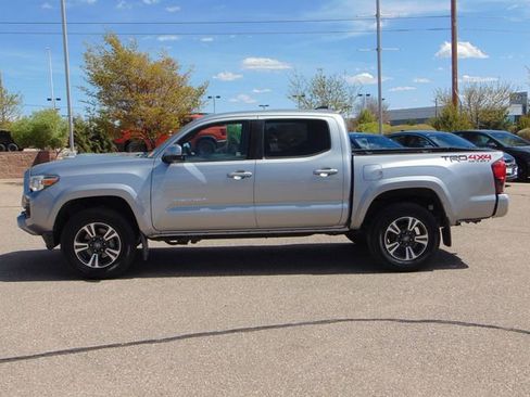 Used 2018 Toyota Tacoma TRD Sport AWD/4WD image 7