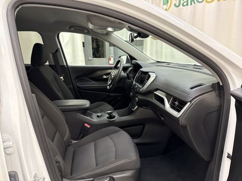 Used 2024 GMC Terrain SLE image 28
