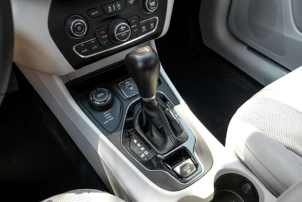 Used 2021 Jeep Cherokee Limited AWD/4WD image 33