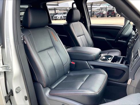 Used 2024 Nissan Titan PRO-4X w/ Pro-4x Convenience Package image 9