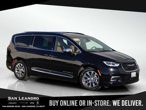 Certified 2022 Chrysler Pacifica Pinnacle FWD image 1