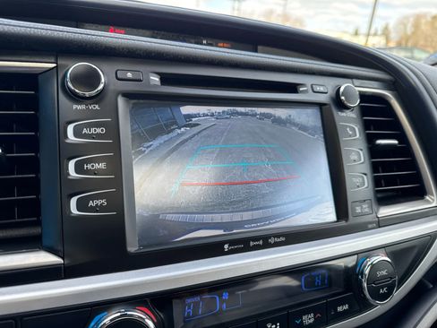 Used 2018 Toyota Highlander XLE image 25