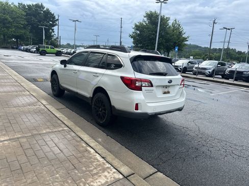 Used 2016 Subaru Outback 2.5i Premium AWD/4WD image 9