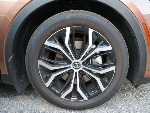 Used 2026 Toyota Crown XLE image 12