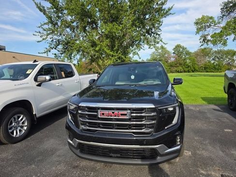 Used 2024 GMC Acadia Elevation FWD image 2