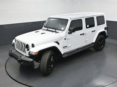 Used 2022 Jeep Wrangler Unlimited Sahara AWD/4WD image 33