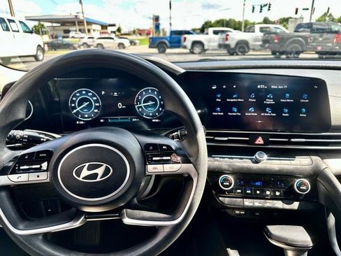 Used 2024 Hyundai Elantra SEL FWD image 17