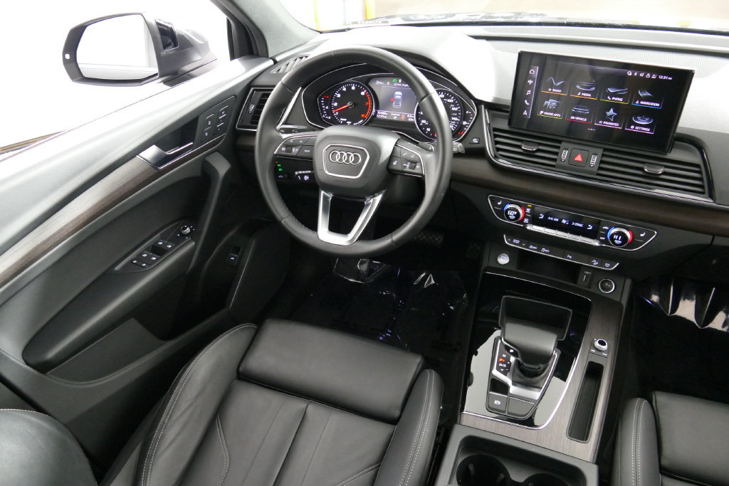 Used 2023 Audi Q5 2.0T Premium w/ Convenience Package AWD/4WD image 17