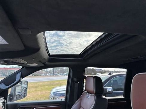 Used 2024 GMC Sierra 3500 Denali Ultimate image 17